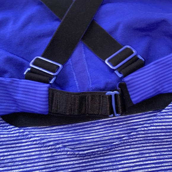 Lululemon Blue Stripped CrossBack Adjustable Strap size 6 - Picture 7 of 17